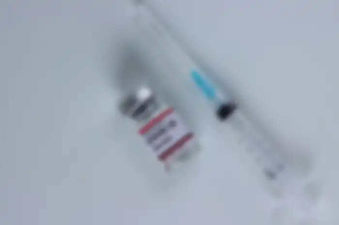 Dari apa yang kita ketahui tentang kemampuan virus SARS-CoV-2 untuk beradaptasi dan berevolusi melalui mutasi.