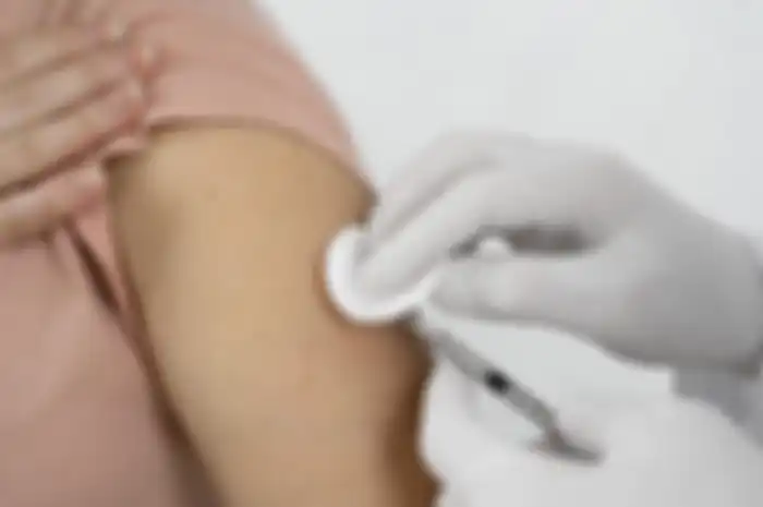 Sebagian orang mengalami efek samping setelah mendapat vaksin Covid-19. Bolehkah mengonsumsi obat pereda nyeri?