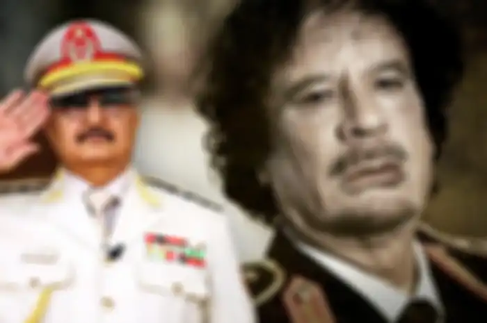 Kolase Khalifa Haftar dan Muammar Gaddafi dari Libya.