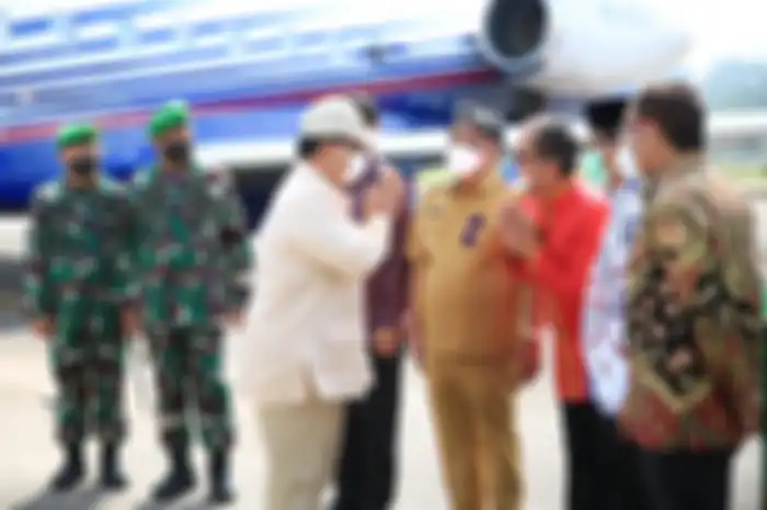 Seremoni penyambutan Prabowo Subianto di bandara buntu kunik, tana toraja