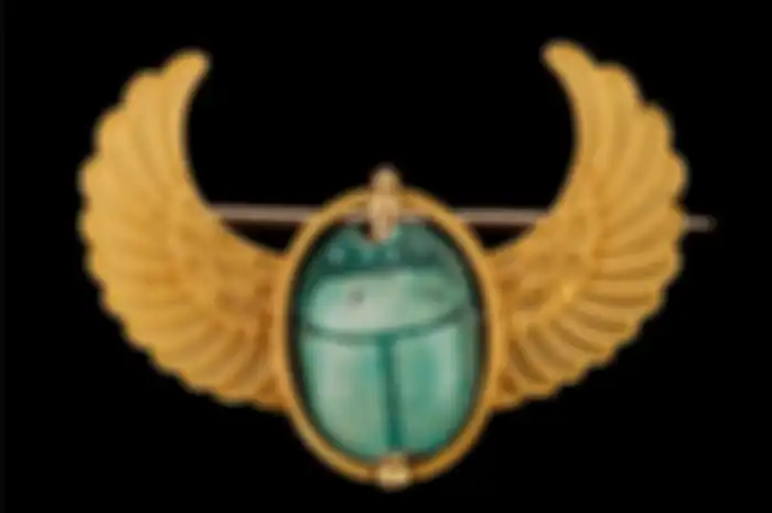 Perhiasan pada Mesir Kuno dengan hiasan kumbang scarab.
