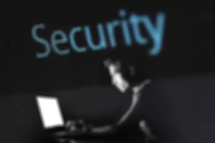 (ilustrasi) peretasan ponsel dengan malware pegasus NSO
