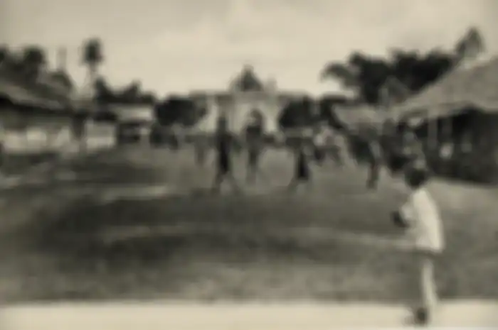 Suasana sekaten antara tahun 1910-1930 yang bertempat di depan Masjid Agung Surakarta (alun-alun utara Surakarta). Sekaten pernah jadi saksi bisu disebarnya hektograf mengancam dalam sejarah komunis di Surakarta. Artikel ini akan membahas tentang proses dan sejarah tradisi Islam di Nusantara, dari awal hingga masa kini.