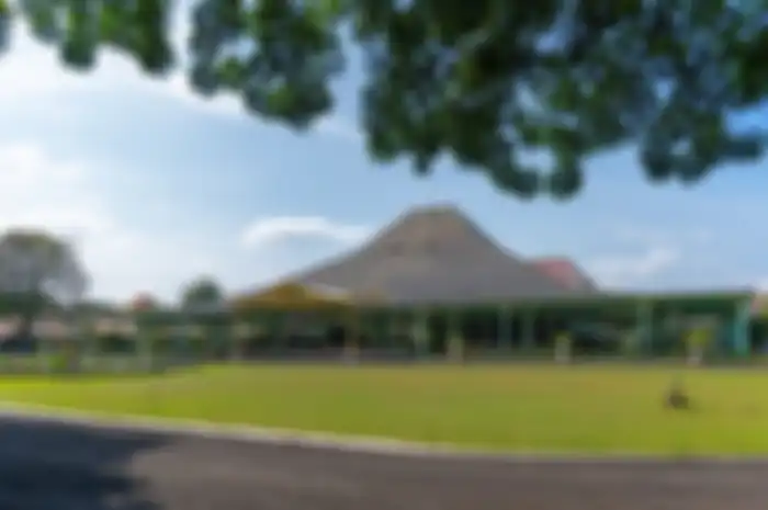 Pura Mangkunegaran adalah manifestasi dari kegigihan dan kekokohan hati Pangeran Sambernyawa, pangeran Mataram Islam yang getol memberontak Belanda.