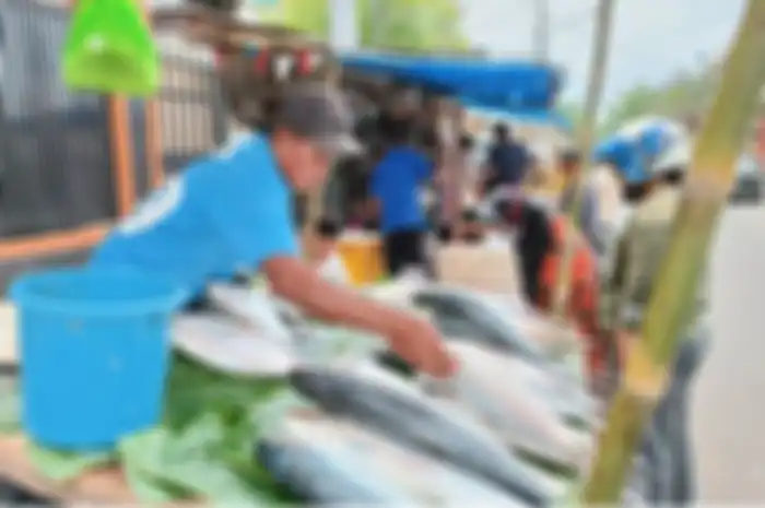Ilustrasi tradisi ikan bandeng saat Imlek.