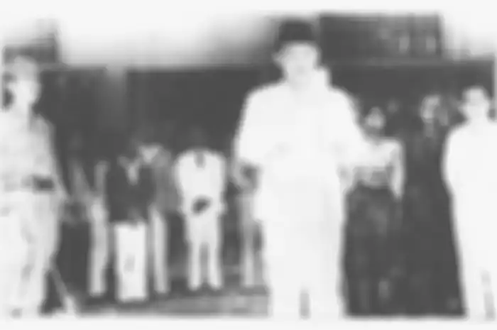 Momen ketika Bung Karno membacakan teks proklamasi kemerdekaan Indonesia bertepatan dengan hari kesembilan bulan puasa.