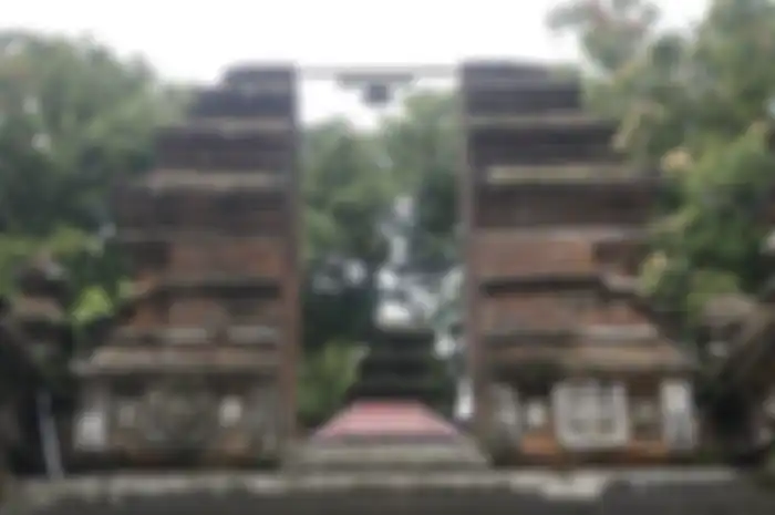 Makam Imogiri, tempat bersemayamnya raja-raja besara Mataram Islam. Tiap hari ribuan peziarah mengunjungi tempat keramat itu.