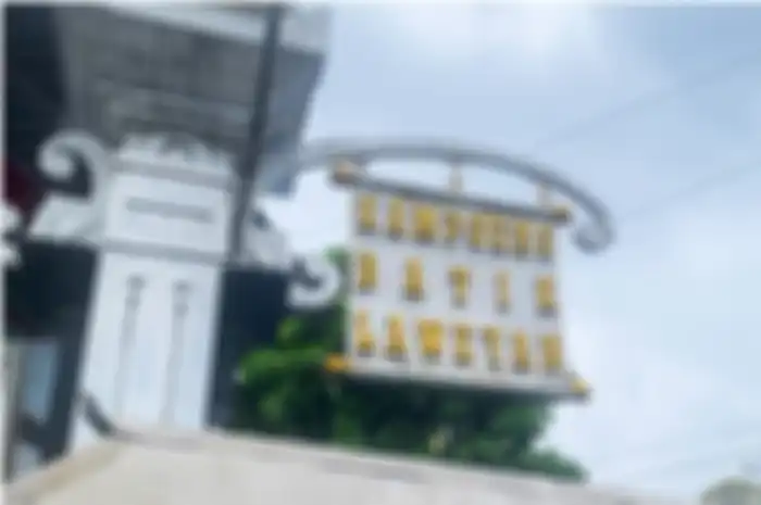 Solo disebut sudah menjadi pusat perdagangan Nusantara sejak zaman Mataram Islam. Berbagai komoditas dijual di kota yang berada di tepi Bengawan Solo ini.