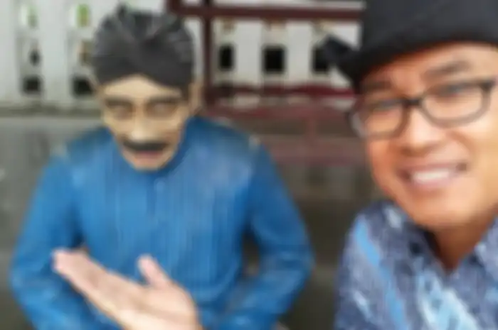 Abdi Dalem Martalulut, abdi dalem Mataram Islam yang tugasnya melakukan eksekusi hukuman mati. Semacam algojo.