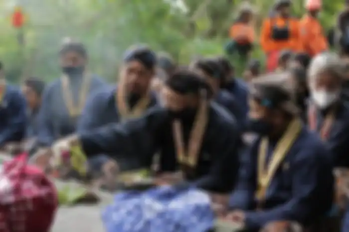 Tradisi labuhan Merapi kerajaan Mataram Yogyakarta.