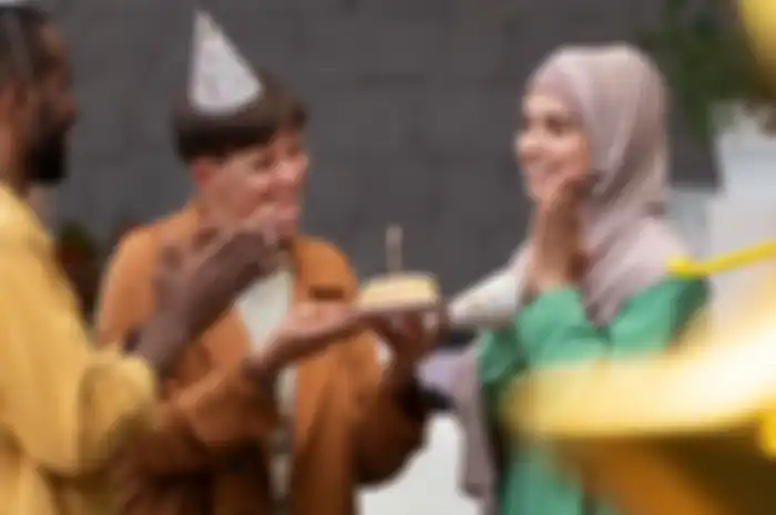 Anda ingin tahu cara membalas ucapan ulang tahun Islami yang sopan dan sederhana? Simak artikel ini untuk mengetahui 25 contohnya.