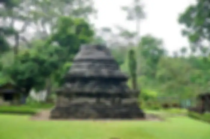 Candi Sumberawan di Malang, Jawa Timur. Peninggalan Kerajaan Singasari berupa prasasti, candi, dan arca. Salah satu candi memiliki bentuk yang &lsquo;menyimpang&rsquo; dari candi lain.