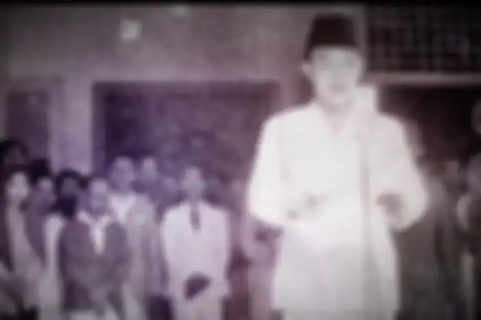 Peristiea di balik momen sakral tersebut, Bung Karno sedang menderita penyakit malaria yang kambuh.