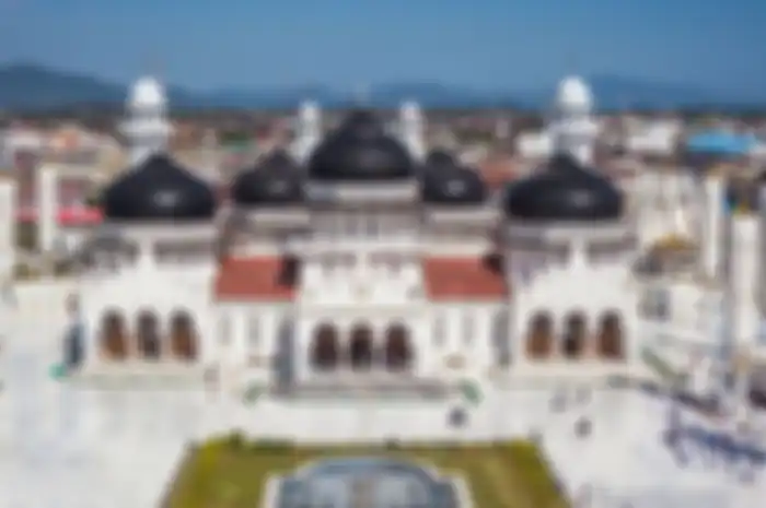 Masjid Raya Baiturrahman peninggalan Kerajaan Aceh. Simak faktor-faktor kemunduran Kerajaan Aceh yang melibatkan konflik internal, invasi Belanda, dan campur tangan Rusia.
