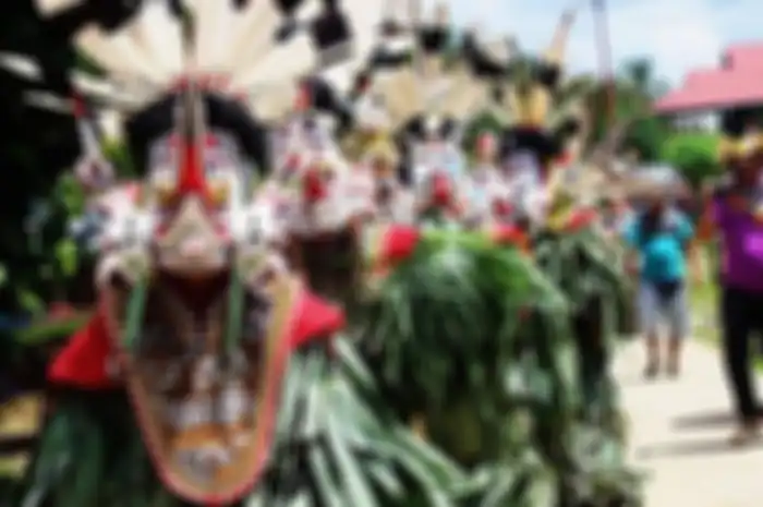 Tarian Hudoq yang digelar tiap tahun saat musim tanam padi di Kampung Tukul, Kabupaten Kutai Barat, Kaltim, Minggu (15/11/2020). Simak sejarah lagu Cik Cik Periuk, lagu daerah Kalimantan Barat yang lahir dari keresahan suku Dayak terhadap suku Jawa. 