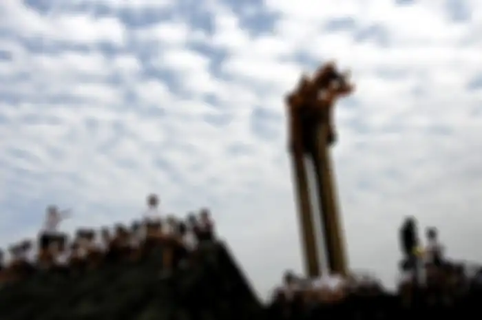 Monumen Bandung Lautan Api, Tegallega, Bandung, Jawa Barat. Peristiwa Bandung Lautan Api merupakan upaya rakyat Indonesia dalam melepaskan diri dari dua pasukan. Siapakah mereka? Berikut ulasannya