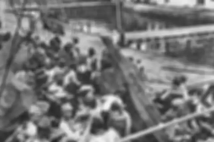 Posisi Jepang yang semakin terhimpit dalam Perang Dunia II membuatnya mencari simpati dari rakyat Indonesia. Salah satunya dengan memberikan janji kemerdekaan kepada Indonesia.