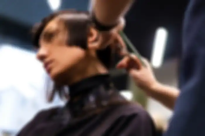 Ini 11 arti mimpi potong rambut pendek, ada yang bilang ia pertanda keberuntungan, ada yang juga mengaitkan dengan hal lain.