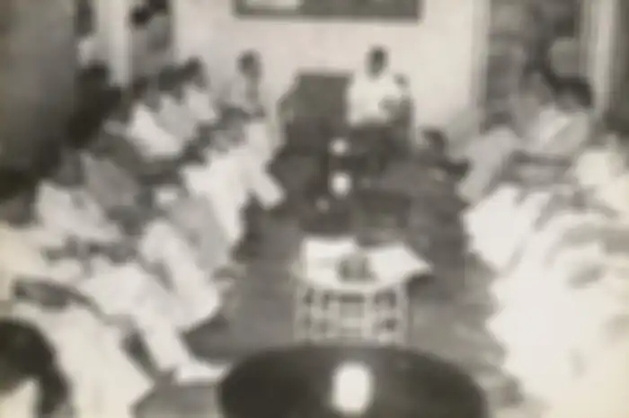 Sejarah terbentuknya Kabinet Sjahrir I berawal dari Maklumat 14 November 1945 yang dikeluarkan oleh Presiden Sukarno.