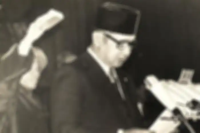 Peristiwa Supersemar yang misterius, dianggap sebagai tonggak sejarah yang menandai lahirnya Orde Baru.