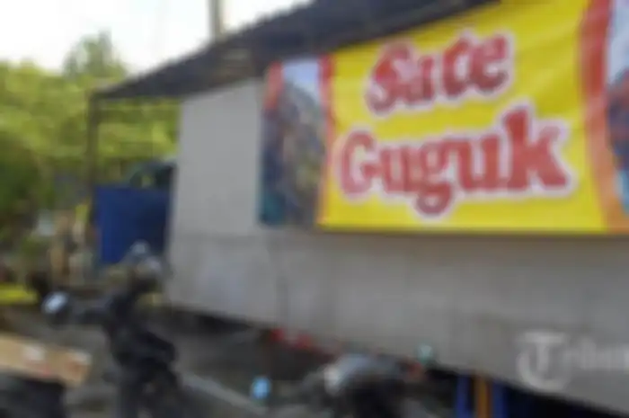 Kabarnya, ada sekitar 100 ekor anjing yang dikonsumsi per hari di Solo, yang beredar di sekitar 27 warung. 