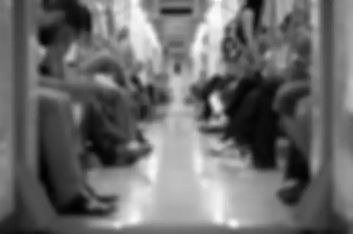 Iluastrasi. Apa arti mimpi naik kereta api dengan banyak orang? Apakah itu pertanda baik atau buruk? Simak penjelasan lengkapnya dalam artikel ini.