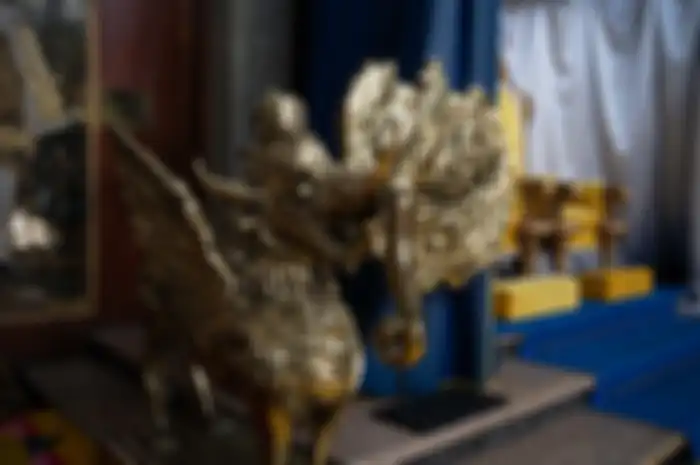 Makhluk mitologi Lembuswana, kendaraan spiritual bagi Raja Mulawarman. Temukan lokasi dan sumber sejarah Kerajaan Kutai, kerajaan Hindu tertua di Indonesia yang berdiri pada 400 Masehi. 