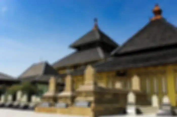 Makam raja-raja Demak di Kompleks Masjid Agung Demak. Artikel ini menjelaskan penyebab hancurnya Kerajaan Demak, termasuk perang saudara yang memicu keruntuhan.