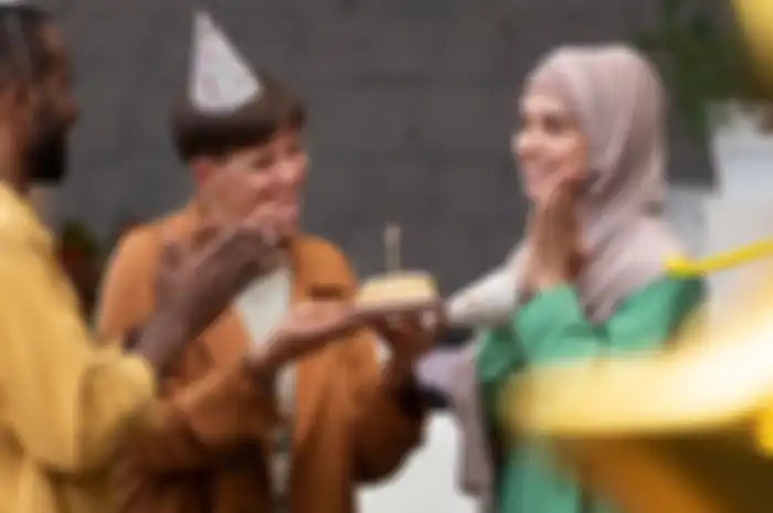 Ilustrasi. Temukan 50 balasan ucapan ulang tahun Islami yang simpel dan menyentuh hati untuk mempererat tali silaturahmi.