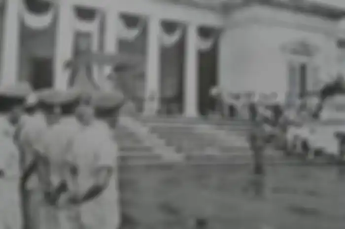 Dekrit Presiden 1959. Latar belakang keluarnya Dekrit Presiden 5 Juli 1959 yang memiliki arti besar dalam sejarah Indonesia adalah apa? Temukan jawabannya di sini.