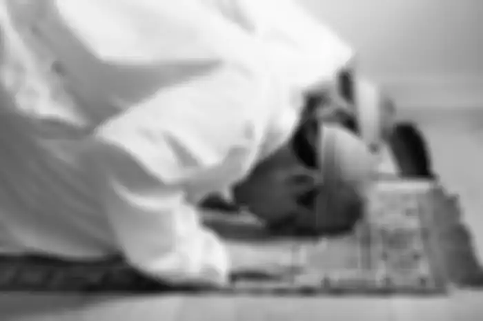 Sejarah malam lailatul qadar erat kaitannya dengan sejarah turunnya Alquran untuk pertama kalinya sekaligus sebagai awal kenabian Nabi Muhammad (Freepik)
