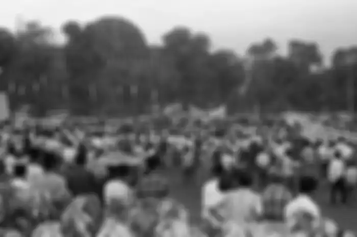 Mantan Menteri Agama Prof. KH Sjaifuddin Zuchri berpidato dalam kampanye partai NU Wilajah DKI Jakarta yang terakhir di lapangan Banteng Jumat 25 Juni 1971. Temukan seluk beluk kehidupan politik pada masa demokrasi liberal di Indonesia. Artikel ini mengupas dinamika dan tantangan yang dihadapi.