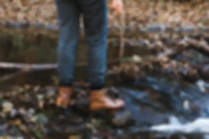 Ilustrasi. Arti mimpi buang air besar di sungai: pertanda kehilangan uang, masalah kesehatan, stres, atau keinginan untuk melepaskan sesuatu? Simak tafsir lengkapnya di sini!