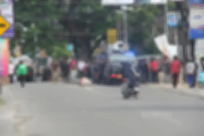 Menurut sosiolog dari Universitas Gadjah Mada, salah satu penyebab seringnya terjadi perselisihan di Babarsari adalah beragamnya masyarakat yang tinggal di situ.