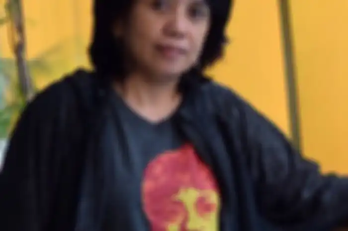 Suciwati mendefinisikan cinta menurut Munir adalah cinta yang bermuara pada kebenaran. Shock ketika ditinggal sang aktivis untuk selama-lamanya.