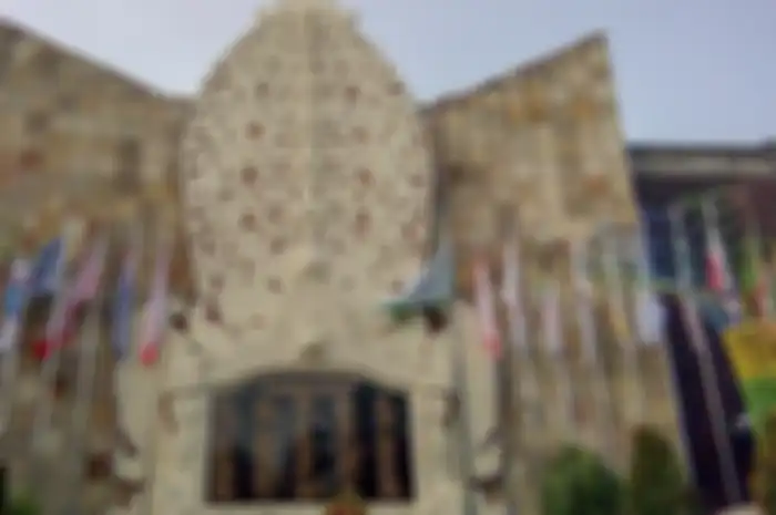 Bom Bali I (Oktober 2002) benar-benar mematikan ekonomi dan pariwisata Bali. Tapi ternyata masih ada beberapa turis yang membuat optimis ketika itu.