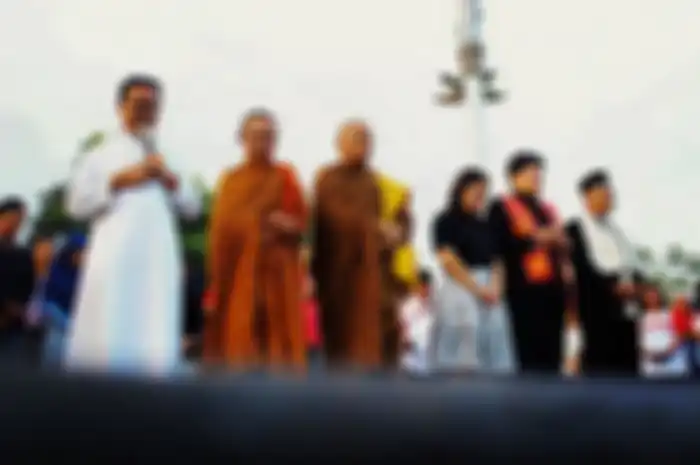 Kebebasan beragama. Inilah jawaban dari pertanyaan makna Pasal 29 Ayat 1 UUD NRI tahun 1945 adalah sebagai berikut... Semoga bermanfaat untuk para pembaca sekalian.