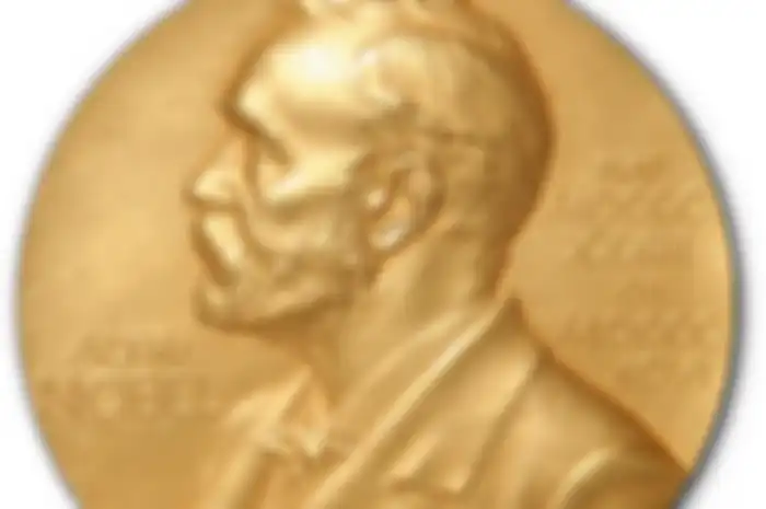 Alfred Nobel menghibahkan seluruh kekayaannya untuk Hadiah Nobel sejak 1901. Hingga tua hidup kesepian.