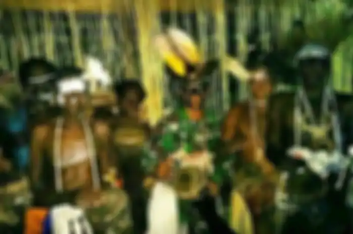 Foto Serka Suhaedy dari TNI Diangkat Jadi Ketua Adat Suku Asmat.