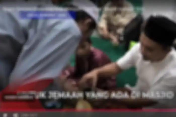 Kopi rempah menjadi menu takjil khas Masjid Jami Assegaf Solo. Erat kaitannya dengan komunitas Arab yang ada di wilayah itu (KompasTV)