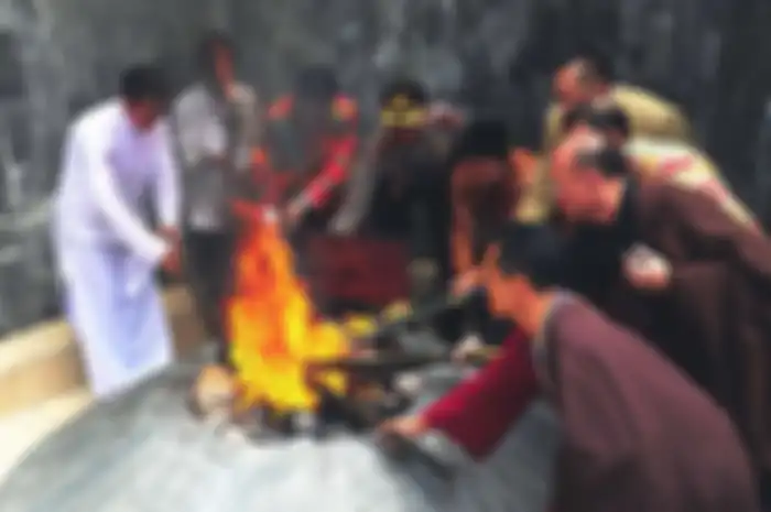 Kemunculan api abadi Mrapen dikaitkan dengan linuwih yang dimiliki oleh Sunan Kalijaga, wali songo yang hidup antara fakta dan mitos (Kompas.com)