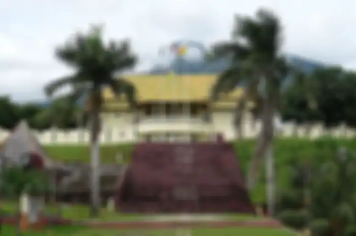 Sosok di balik berubahnya corak Kerajaan Ternate menjadi kerajaan Islam, Sultan Zainal Abidin, menjadi bukti jejak Wali Songo di luar Jawa, tepatnya di Maluku (Wikipedia)