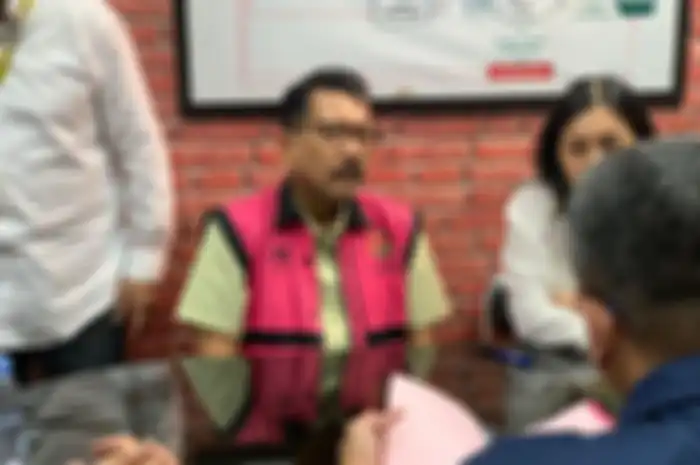 inilah sosok Zarof Ricar, mantan pejabat Mahkamah Agung yang simpan uang hampir 1 triliun dan emas 51 kg, diduga hasil jadi makelar kasus (Humas Kejagung via Kompas.com)