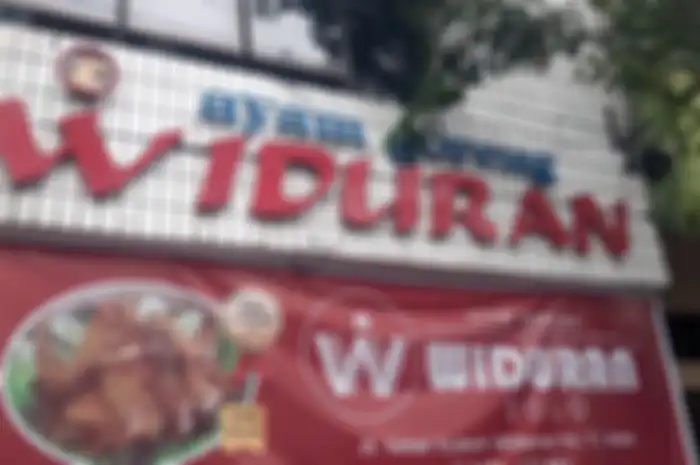 Ayam Goreng Widuran Solo mengumumkan bahwa hidangan mereka tergolong nonhalal (Kompas.com)