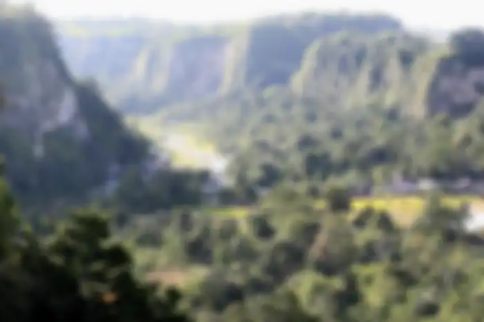 Meniti Janjang Koto Gadang, Menikmati Lembah Ngarai Sianok