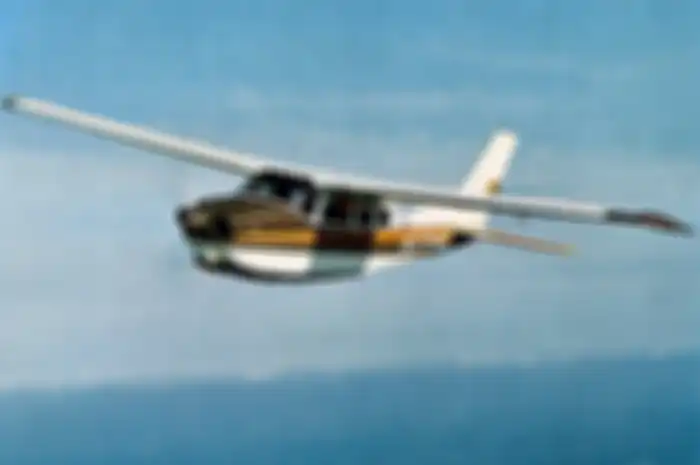 Pesawat yang sama, daerah yang sama, gangguan mesin yang sama, dan pilot yang sama namanya.  Kesialan apa yang mengikuti mereka?