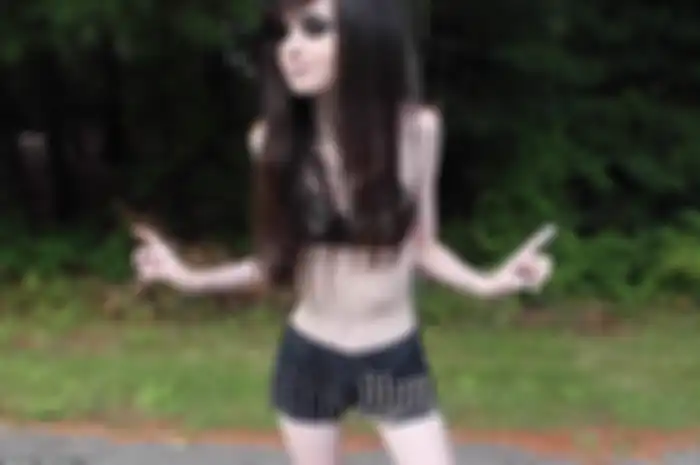 Vlogger asal New York, Eugenia Cooney menderita anoreksia