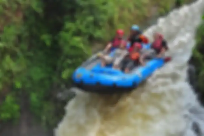 Menguji nyali di Kasembon Rafting