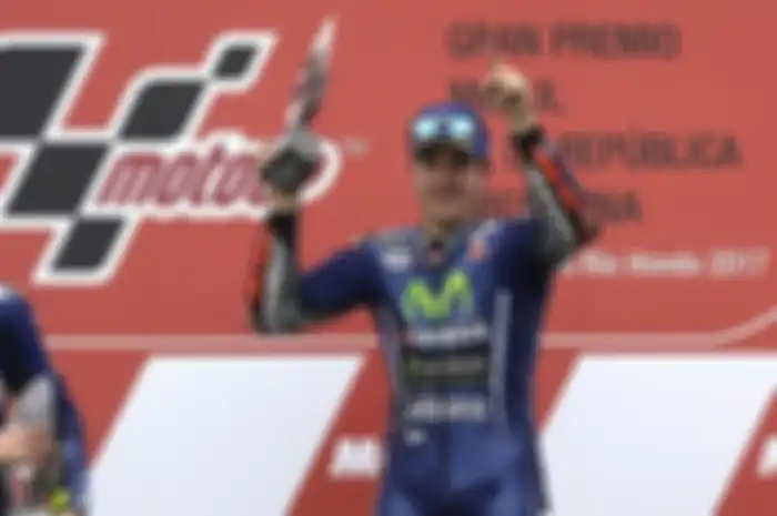 Marquez dan Lorenzo Terjatuh, Vinales dan Rossi Raih Posisi 1 dan 2.