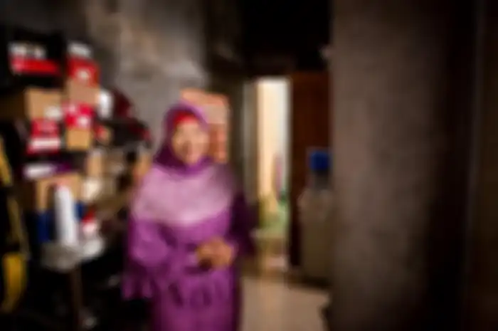 Bagi Ati, bidan bukan soal karier, tapi panggilan.